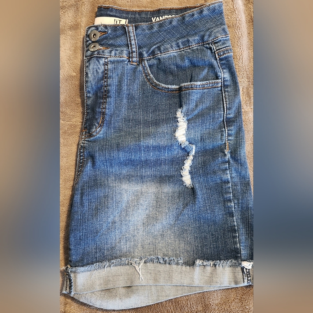 !it jeans Women's Blue Distressed Jean Shorts